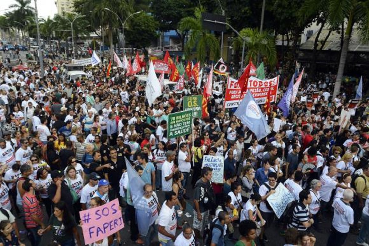 A maioria dos servidores do estado do Rio de Janeiro terá o salário de novembro pago em até nove parcelas, sendo que neste ano serão pagas apenas duas. A primeira será paga na próxima sexta-feira (23) e a segunda no dia 29 de dezembro. O calendário só será cumprido se não houver bloqueios das contas do estado
 