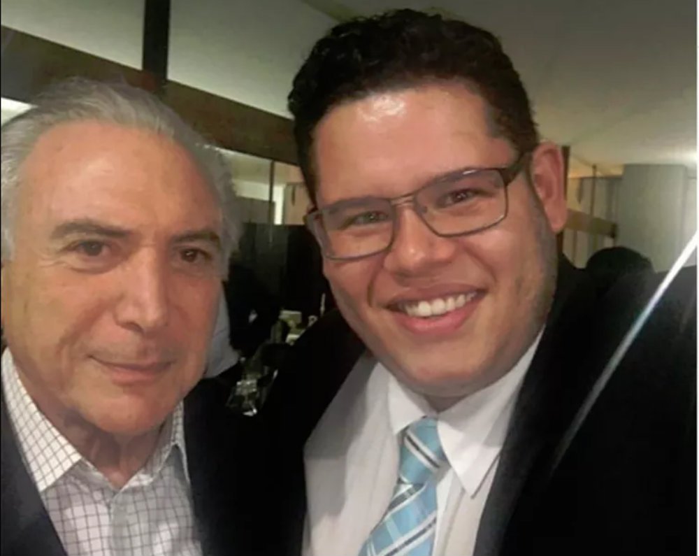 "As pessoas parecem surpresas com os disparates perpetrados por Temer e gente de seu governo a respeito dos massacres nos presídios. Mas o que elas esperavam?", questiona Paulo Nogueira, editor do DCM, ao comentar a asneira dita pelo ex-secretário de Juventude, Bruno Júlio, sobre a necessidade de mais chacinas nos presídios; "Ele sugeriu uma chacina por semana. Ganhou fama e perdeu o emprego com a frase. Involuntariamente, prestou um enorme serviço aos brasileiros que desconheciam a alma do governo Temer: a expôs em toda a sua formidável sordidez"