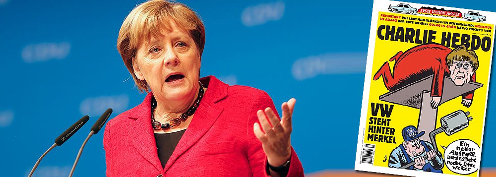 Primeira edição alemã do semanário satírico Charlie Hebdo chegou às bancas com uma primeira página que debocha da chanceler Angela Merkel, quase dois anos depois de militantes islâmicos terem atacado a redação da publicação em Paris; "A VW apoia Merkel", diz a manchete, com uma imagem de um mecânico da empresa consertando a líder de 62 anos em um elevador automotivo e dizendo: "Um novo escapamento e você dura mais quatro anos"; Merkel anunciou que irá concorrer a um quarto mandato nas eleições do ano que vem