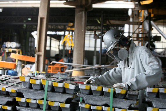 Economistas passaram a prever queda de 3,37%, sobre 3,31%, do PIB para este ano na atividade econômica, de acordo com boletim Focus, do Banco Central, divulgado nesta segunda-feira 14; já a projeção para a alta do IPCA este ano caiu a 6,84%, enquanto a estimativa para a taxa Selic é que ela encerre 2016 a 13,75%, com corte de 0,25 ponto percentual na última reunião do Copom do ano, no final deste mês
