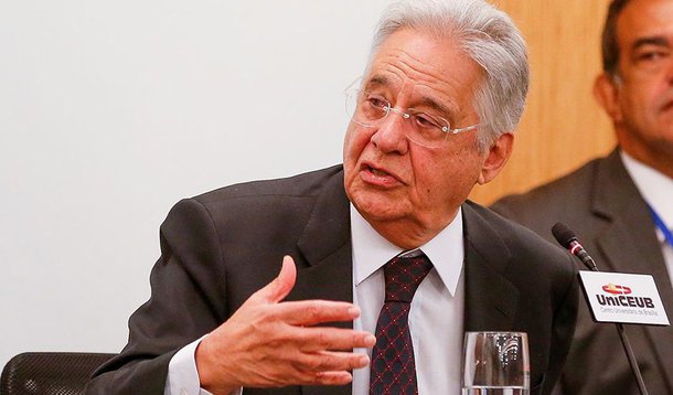 Fernando Henrique tem exposto, com clareza, seu desprezo em relação aos movimentos de massa e, simultaneamente, o seu temor de uma democratização mais profunda que assegure maior protagonismo de seguimentos não ligados a uma elite, igualmente decadente