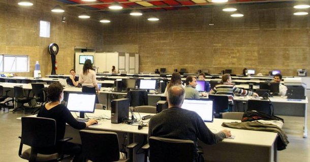 Dados obtidos pelo jornalista Sidney Rezende junto ao Sindicato dos Jornalistas da capital paulista entre 2014 e 2016 comprovam que as demissões foram generalizadas; o Grupo Abril foi a empresa com o maior número de cortes, enquanto a TV Globo demite aos poucos, todos os meses, tendo somado 42 profissionais demitidos ao longo do ano; os números não incluem os chamados "pejotizados", que mantêm relação pessoa jurídica com os veículos empregadores; "E não são poucos", lembra Sidney Rezende