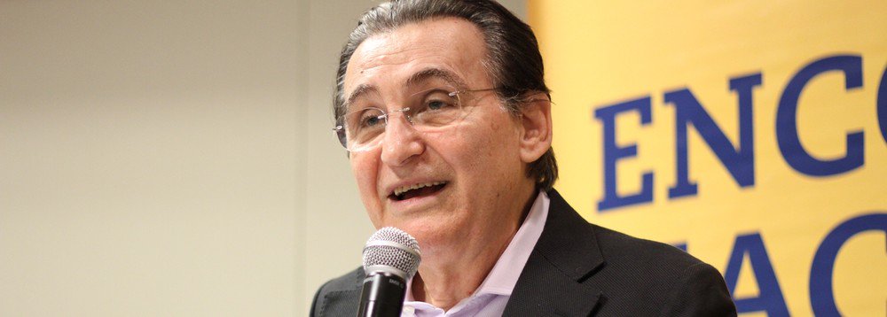 O ex-presidente do PCdoB Renato Rabelo publicou em seu blog uma nota desmentindo informações veiculadas nas redes sociais, atribuindo a ele declarações sobre o governo Flávio Dino no Maranhão; Rabelo diz que “todas as medidas jurídicas cabíveis serão tomadas para repor a verdade dos fatos”