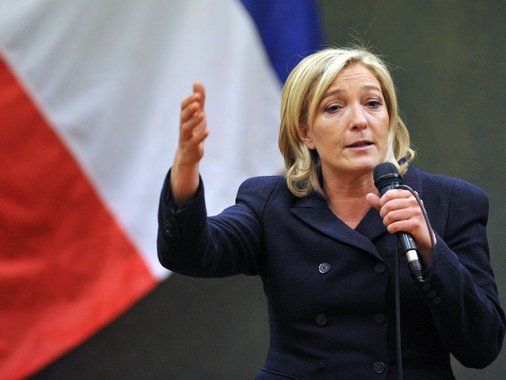 Marine Le Pen, candidata presidencial francesa, líder do partido Frente Nacional, declarou que não considera ilegítima a reunificação da península com a Rússia; "Não acho que a anexação tenha sido ilícita: foi realizado um referendo, os moradores da Crimeia expressaram o seu desejo de aderir à Rússia. Não vejo razões para pôr em dúvida este referendo", disse Le Pen em uma entrevista ao canal BFMTV; ela também destacou que a necessidade de "estabelecer relações estratégicas" entre a Rússia e França no âmbito da luta contra o grupo terrorista Daesh