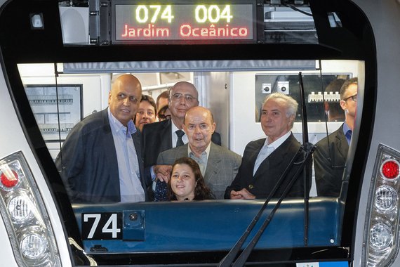 Em auditoria "de dimensões inéditas", iniciada em julho, o Tribunal de Contas do Rio de Janeiro constatou ocorrência de irregularidades e superfaturamento nas obras da Linha 4 Sul do Metrô do Rio, que pode ter provocado danos de R$ 2,4 bilhões aos cofres públicos; "O ex-governador Sérgio Cabral e o atual, Luiz Fernando Pezão, terão que justificar uma série de termos aditivos assinados entre o estado e as empresas", diz o TCE em nota; entre as construtoras envolvidas nas obras da Linha 4 está a Odebrecht