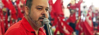 A PEC 287 enviada ao Congresso por Michel Temer para de reformar a Previdência no País é mais uma tentativa de desconstrução das garantias sociais previstas na Carta de 1988; para o presidente da CUT, Vagner Freitas, a agenda de Temer está destruindo o Brasil; "É pior do que o confisco da poupança feito por Collor. Não é com arrocho, desemprego e o fim das aposentadorias que o Brasil vai sair da crise. Isso só contribui para aumentar a pobreza, a violência e fazer o país andar para trás", afirma; pesquisa feita pelo Instituto Vox Populi revelou que 87% dos brasileros rejeitam a reforma da Previdência