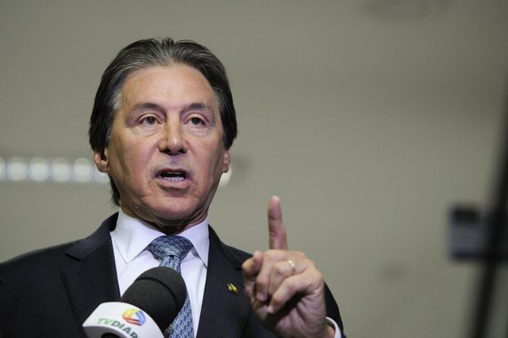 Jornalista Fernando Brito lembra que "o ressentido senador Eunício Oliveira, relator da PEC do Teto, anunciou a rejeição das emendas que excluiriam do limite de gastos o reajuste real do salário mínimo, porque isso, diz ele, 'impõe grande impacto sobre as contas públicas'"; "Isso quer dizer arrocho não apenas para os aposentados que recebem via INSS, mas também para os trabalhadores ativos que ganham um salário mínimo ou tenham pisos vinculados a ele", coloca Brito