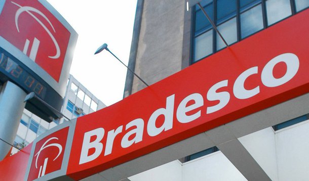 Diretor de relações com investidores do Bradesco, Luiz Carlos Angelotti afirmou que o banco não cogita encerrar agências e deve continuar o processo de revisão de estruturas, que prevê segmentação dos serviços, atendimento mais personalizado aos clientes e migração para postos de atendimento compactos, que exigem uma estrutura menor