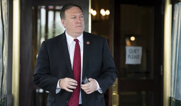 Senado norte-americano confirmou na noite de segunda-feira a nomeação do deputado Mike Pompeo como diretor da CIA do governo de Donald Trump, após um atraso ligado a preocupações de alguns parlamentares de que ele poderia aumentar a vigilância e permitir o uso de certas técnicas de interrogatório que são amplamente consideradas como torturas