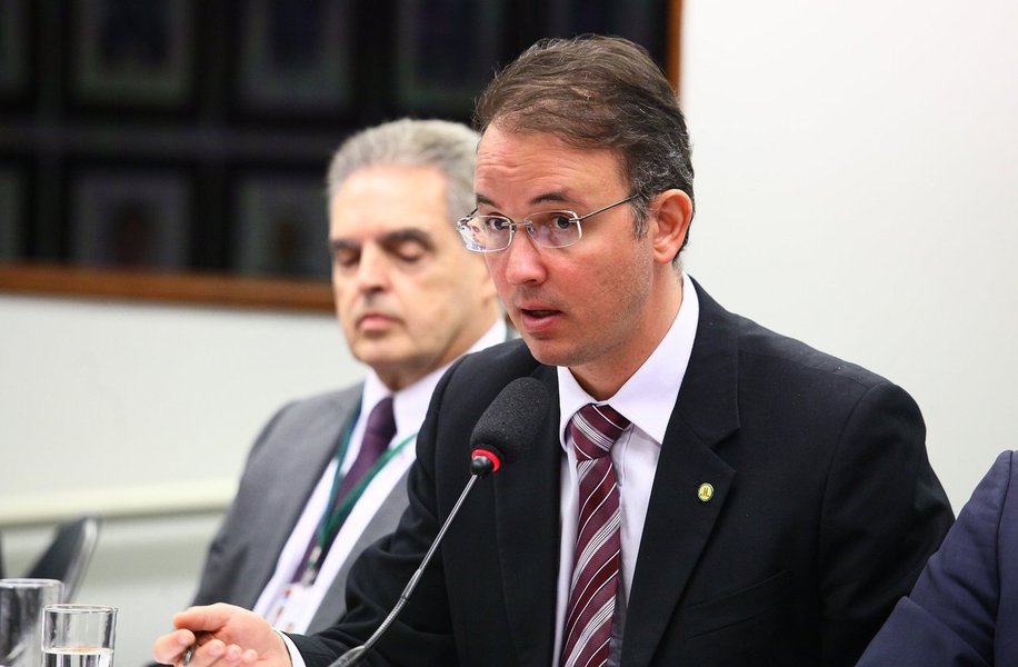 Deputados que integram a Comissão de Fiscalização Financeira e Controle (CFFC) da Câmara acusam parlamentares do PMDB, PSDB, DEM, PP, PSB e PTB de boicote aos trabalhos do colegiado; desde o início do governo Temer, os integrantes da comissão deixam de registrar presença nas reuniões para evitar quórum; "Isso só demonstra que o governo Temer não tem compromisso com a transparência dos seus atos", disse o deputado Leo de Brito (PT-AC)