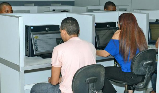 A partir desta semana o Departamento Estadual de Trânsito do Maranhão (Detran-MA) vai oferecer a prova teórica do processo de aquisição da Carteira Nacional de Habilitação (CNH) para candidatos com deficiência auditiva, em aplicativo de informação, com tradução na Língua Brasileira de Sinais (Libras); com o aplicativo, o candidato terá, de forma simples e acessível, imagens e explicações em libras sobre todas as questões de legislação de trânsito