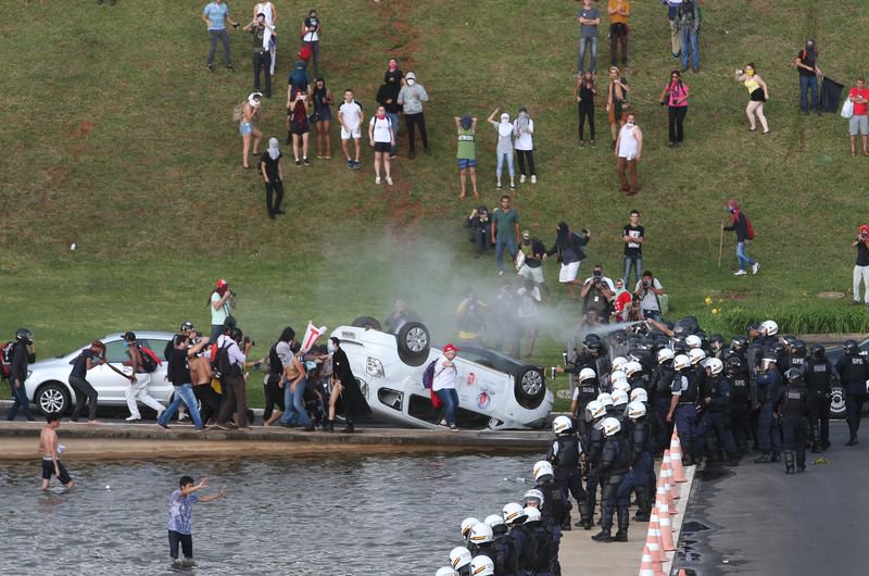 O Brasil está de volta às trevas. Com que nome podemos qualificar senão com o de tortura ao tratamento dado pela Polícia Militar do DF aos manifestantes que tomaram a Esplanada dos Ministérios na terça, 29, em protesto contra a aprovação da PEC 55?