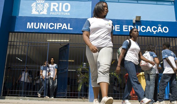 A primeira fase de novas matrículas terminou e, segundo a Secretaria de Estado de Educação (Seeduc), para o ano letivo de 2016 houve 27.357 inscrições de alunos que estudavam na rede privada, enquanto para 2017, o número atingiu 32.350; Secretaria de Estado de Educação que, dentro do planejamento para 2017, que durou quase seis meses, já havia a expectativa de crescimento na ordem de 15%