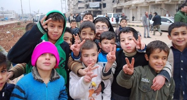 O Fundo das Nações Unidas para a Infância (UNICEF) avisou sobre o risco de haver uma geração perdida de crianças sírias: o total de 2,7 milhões de crianças sírias não têm possibilidade de acesso à educação devido ao conflito armado
 