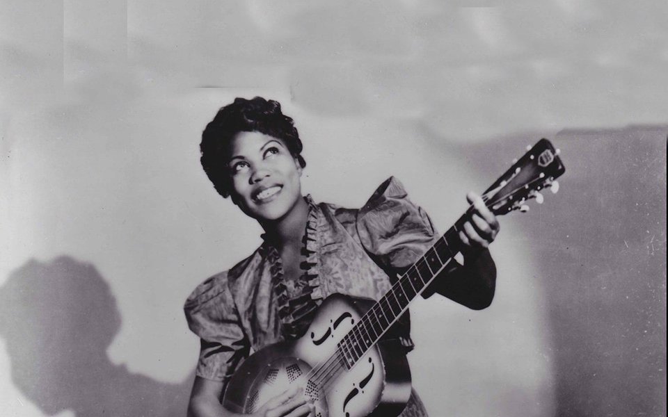 Gênio musical do século 20, a norte-americana Sister Rosetta Tharpe é considerada a verdadeira criadora do estilo rock and roll. Ela surgiu antes de Little Richard, Muddy Waters, Elvis e foi a fonte inspiradora de todos eles. 
