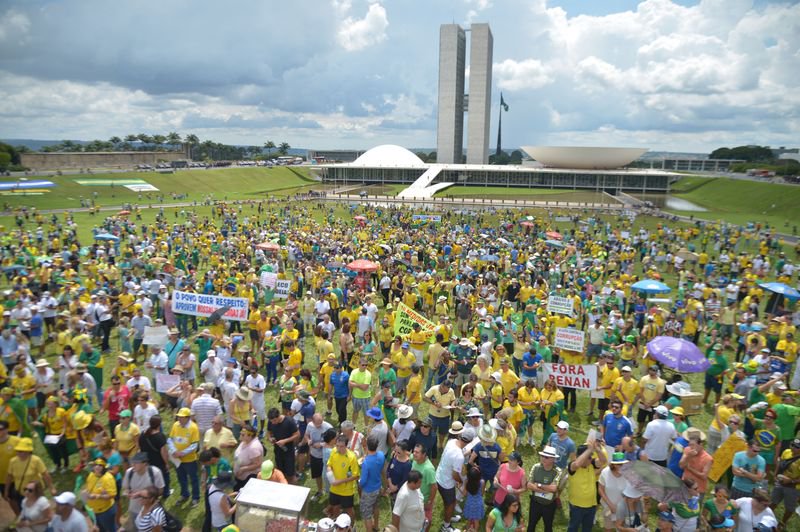 Manifestação na Esplanada dos Ministérios, em Brasília, em defesa da Lava Jato