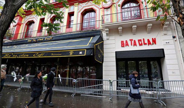Casa de espetáculos parisiense Bataclan será reaberta neste sábado, 12, um ano após ter sido um dos alvos dos atentados terroristas de 13 de novembro de 2015 na capital francesa; na mesma noite, foram registrados diversos ataques simultâneos em Paris, deixando um total de 130 mortos e centenas de feridos