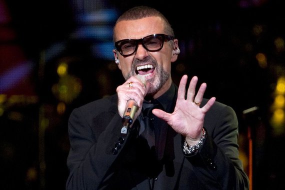 Cantor George Michael, que lançou sua carreira na década de 1980 com a banda Wham, morreu aos 53 anos, informou neste domingo, 25; segundo a BBC, o artista morreu "em paz na sua casa"; não há detalhes sobre a causa da morte, mas segundo a polícia não há circunstâncias suspeitas de crime; a polícia de Thames Valley informou que uma ambulância esteve em uma casa em Goring, em Oxfordshire, para atender uma ocorrência; George Michael vendeu ao longo de sua carreira mais de 100 milhões de discos