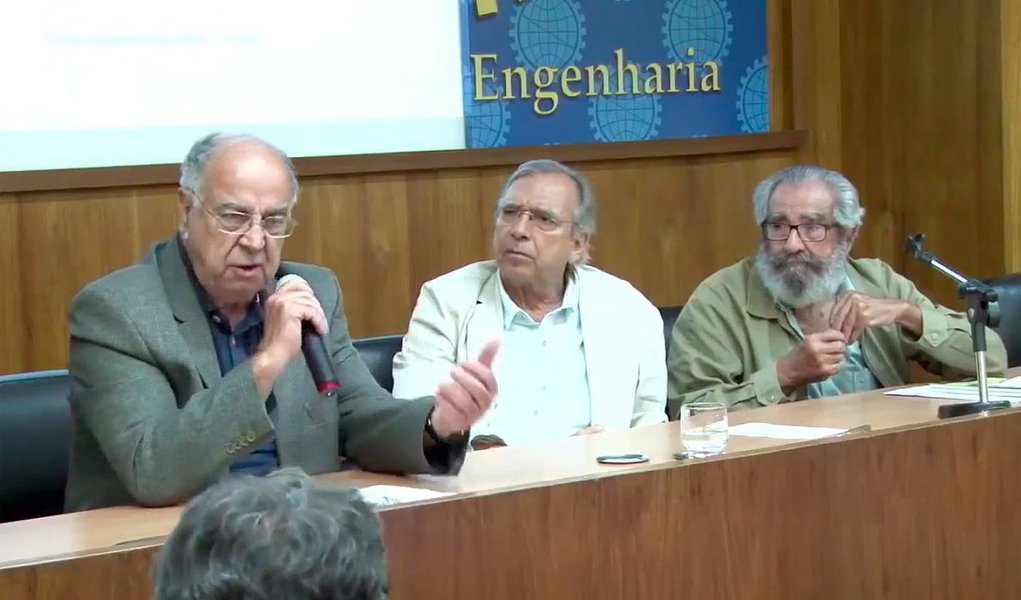O geólogo Guilherme Estrella, ex-diretor da Petrobras, fez um desabafo apaixonado durante o seminário sobre o petróleo e o pré-sal promovido pelo Clube de Engenharia, no Rio; para Estrella, o Brasil está sendo transformado num “puteiro” do capitalismo financeiro internacional, perdendo a soberania da mesma forma que a China perdeu no século 19; o golpe foi o “mergulho no poço”