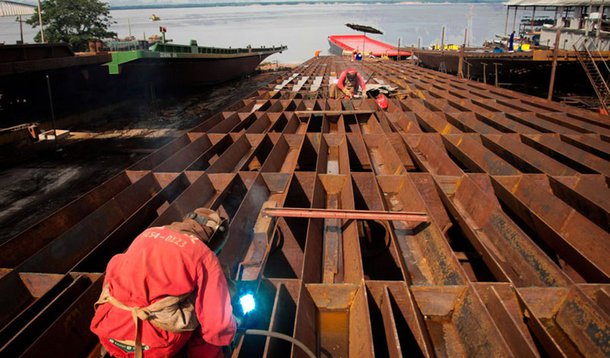 Entidades que representam setores da indústria e empresas de sete estados iniciaram hoje uma campanha em defesa do conteúdo local na política industrial do Brasil; segundo as entidades, foram investidos R$ 20 bilhões na ampliação da capacidade instalada entre 2011 e 2014, período em que atividades de exploração e desenvolvimento de áreas sob concessão viveram seu auge; fim do conteúdo local, defendido por Michel Temer e Pedro Parente, só aumenta o desemprego no País