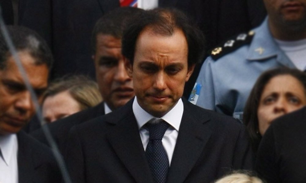 
A presidente do Superior Tribunal de Justiça (STJ), ministra Laurita Vaz, entendeu que Paulo Fernando Magalhães Pinto, ex-assessor do ex-governador do Rio de Janeiro Sérgio Cabral, representa risco à ordem pública porque está envolvido em "reiteradas condutas de altíssimo grau de reprovabilidade"; o ex-assessor é acusado de lavagem de dinheiro e ocultação de bens do peemedebista, dentre eles um helicóptero e uma lancha avaliada em R$ 5 milhões
