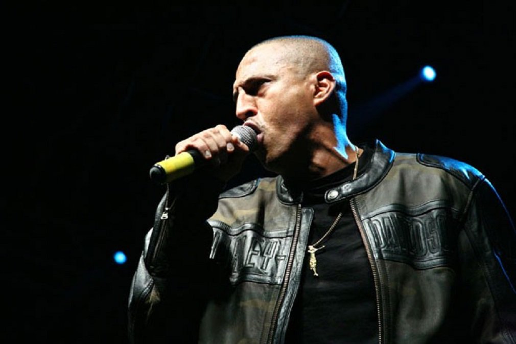 Na opinião do cantor Mano Brown, a descriminalização da maconha no Brasil pode ser uma realidade nos próximos anos; ele falou sobre o assunto em entrevista à nova edição da revista Trip. “Acredito que vou ver maconha legalizar no Brasil. Eu vi até o metrô chegar no Capão”, afirmou o rapper