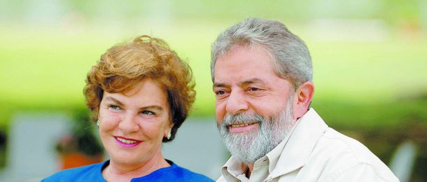 "Marisa Letícia dedicou-se ao que ela sempre melhor soube fazer: ser esteio do marido, ser seu regaço, seu sossego. Escutá-lo e, se necessário, opinar. Transmitir-lhe confiança e firmeza. E isso, segundo declarações dadas por ele, ela sempre fez. Foi quem saiu às ruas em passeata, mobilizando centenas de mulheres, quando os maridos delas, sindicalistas, estavam na prisão. Foi quem costurou a primeira bandeira do PT. E, corajosa, arriscou a pele, franqueando sua casa às reuniões dos metalúrgicos, quando a ditadura proibiu os sindicatos", diz a colunista Hildegard Angel