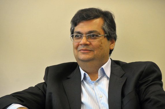 Puxado pelo governador Flávio Dino, o PC do B decretou o fim da era Sarney no Maranhão; êxito dos comunistas chama atenção: o PC do B saiu de cinco prefeitos eleitos em 2012 para 46 neste ano; resultado dá a Dino o feito de ser o único representante da esquerda que conseguiu um resultado expressivo nas urnas, além, claro, de deixar explícito o enfraquecimento do grupo político do ex-presidente José Sarney (PMDB)