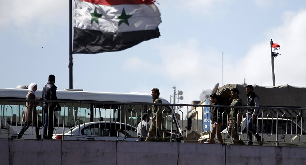 O ataque desta sexta-feira, 16, a uma delegacia de polícia no bairro de Midan, em Damasco, foi realizado por uma criança que usava um cinto de explosivos, segundo informou uma fonte da polícia local à RIA Novosti; de acordo com o portal de notícias Al-Masdar, a autoria do atentado foi atribuída a uma menina de 7 anos que se matou na explosão, ferindo três policiais; ela teria entrado na delegacia dizendo aos policiais que estava perdida e que precisava de ajuda