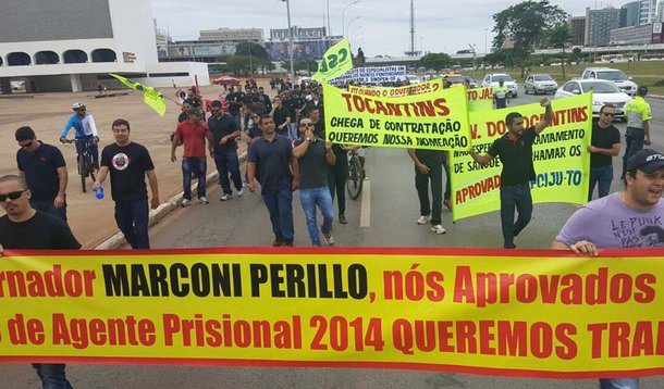 Agentes penitenciários iniciaram um protesto em frente ao Museu Nacional; de acordo com a organização, 250 agentes penitenciários do Distrito Federal, Minas Gerais, Goiás, Paraná, São Paulo e Tocantins participaram da manifestação; segundo a polícia militar, foram 150; a Federação Brasileira dos Servidores Penitenciários (Febrasp) quer tornar a carreira de agente penitenciário oficialmente como parte da Segurança Pública e pede a retirada dos agentes da reforma previdenciária e a contratação de novos servidores efetivos