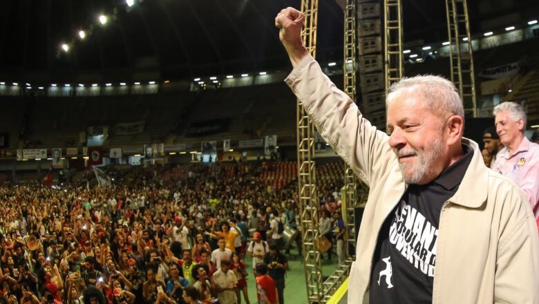 Lula, pelo seu histórico de lutas e realizações pelo Brasil, e, em especial, para as camadas populares, é sem dúvida o catalisador das aspirações de milhões de brasileiros cada vez mais desesperançados pelas atrocidades cometidas pelos usurpadores de plantão