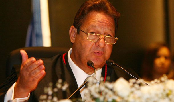 O desembargador Luiz Zveiter voltou à Presidência do Tribunal de Justiça do Rio de Janeiro; ele foi eleito nesta segunda-feira com 113 votos, Esta é a segunda vez que o magistrado se elege para o cargo. Ele presidiu o TJ-RJ no biênio 2009-2010. Também foi corregedor-geral da Justiça nos dois anos anteriores (2007-2008)