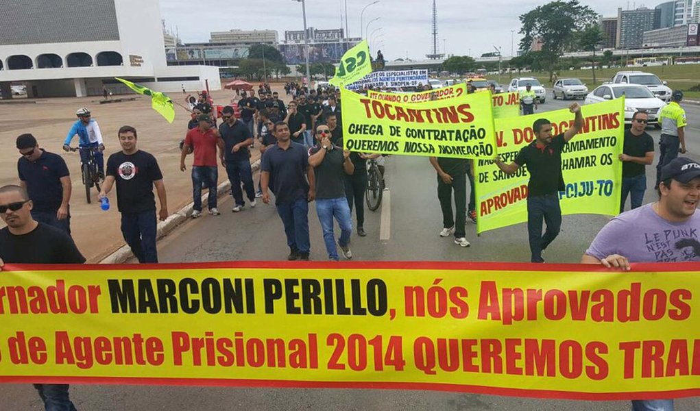 Agentes penitenciários iniciaram um protesto em frente ao Museu Nacional; de acordo com a organização, 250 agentes penitenciários do Distrito Federal, Minas Gerais, Goiás, Paraná, São Paulo e Tocantins participaram da manifestação; segundo a polícia militar, foram 150; a Federação Brasileira dos Servidores Penitenciários (Febrasp) quer tornar a carreira de agente penitenciário oficialmente como parte da Segurança Pública e pede a retirada dos agentes da reforma previdenciária e a contratação de novos servidores efetivos