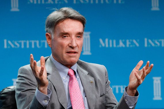 Dois investidores internacionais conseguiram na Justiça de Cayman uma ordem global para o congelamento de ativos financeiros de Eike Batista. A informação foi divulgada pelo colunista Lauro Jardim; "Mas ao menos nas Ilhas Cayman, a sentença vale. Lá, possuía cerca de US$ 7 milhões. Estes, Eike não pode mais mexer", diz