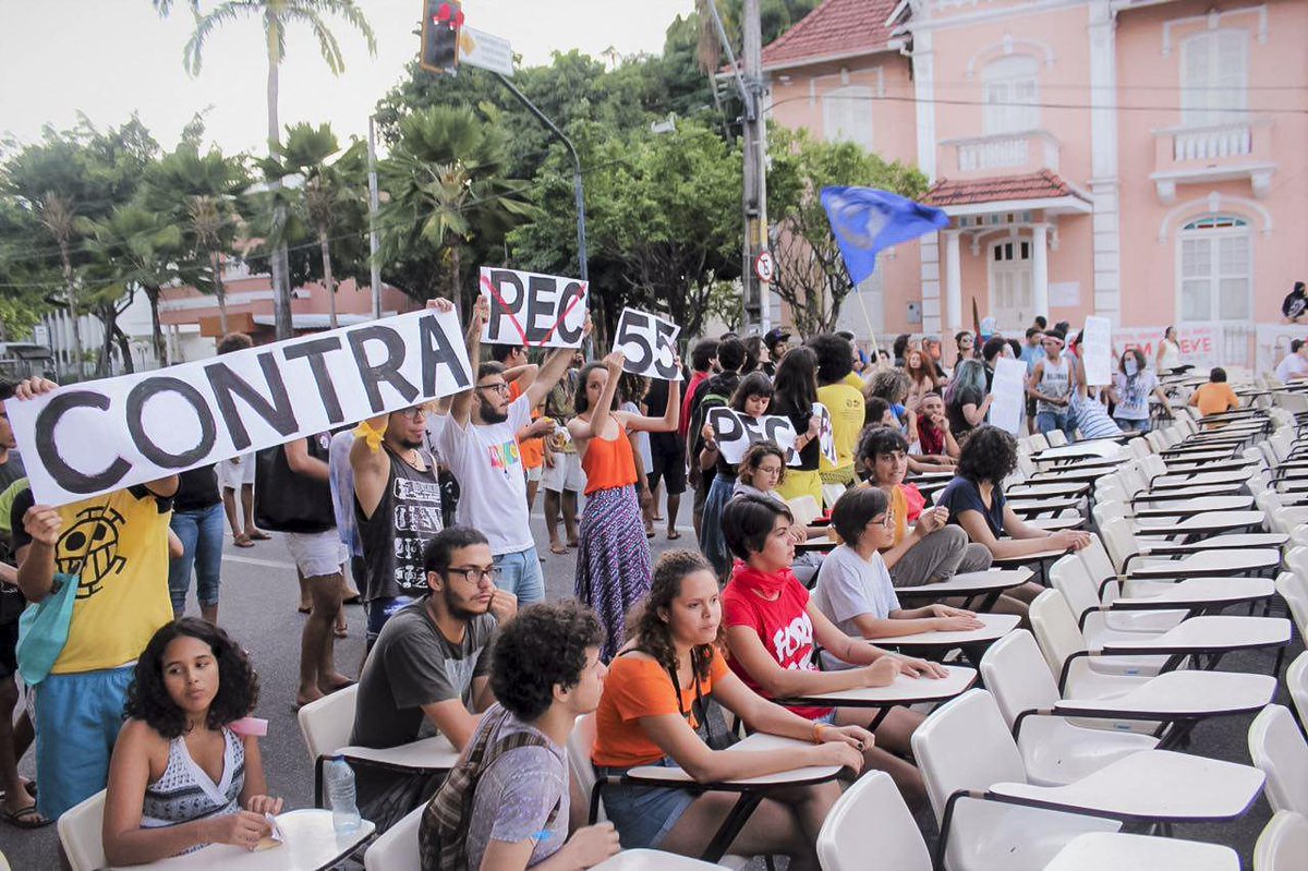 "Os 60% que a PEC da Morte precisa hoje no Senado para ser aprovada são o inverso dos 60% do povo que querem vê-la rejeitada", diz o editor do Tijolaço, sobre a votação em segundo turno da PEC 55 nesta terça-feira, 13; "Só um entre quatro brasileiros acreditou na história de que é cortando as nossas já miseráveis educação, saúde e assistência social este país será um paraíso de desenvolvimento e felicidade", lembra