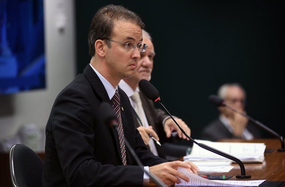 Depois de ter impedido a convocação, na semana passada, dos ex-ministros Geddel Vieira Lima e Marcelo Calero, para esclarecerem a denúncia de que Geddel praticou tráfico de influência e advogou em causa própria para liberar uma obra embargada em Salvador, onde tem um imóvel, parlamentares governistas conseguiram barrar novamente nesta quarta-feira 30 as convocações de Eliseu Padilha, também acusado de pressionar Calero, e da ministra Grace Mendonça, da AGU, outro nome citado por Calero no escândalo