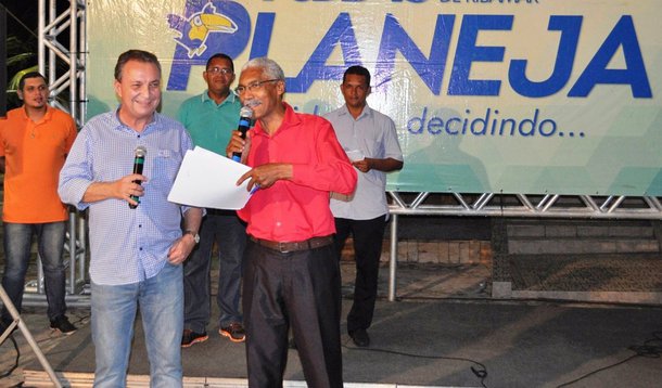 O prefeito eleito de Paço do Lumia, Domingos Dutra, e o de São José de Ribamar, Luís Fernando Silva, vão rever o contrato de consórcio que os dois municípios têm com a Odebrecht Ambiental; ações no âmbito do Ministério Público Estadual referente a contratos deixam os dois gestores preocupados; eles também reclamam dos preços das tarifas cobrados pela empresa