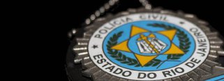 A Polícia Civil do Rio de Janeiro anunciou nesta quinta-feira que buscará apoio de empresários para conseguir bens e serviços para delegacias por meio do programa Juntos com a Polícia; o intuito é viabilizar doações de bens e serviços pela iniciativa privada, devido à crise financeira que afeta o orçamento público do estado; segundo nota da Polícia Civil, o programa busca garantir a prestação de um serviço público essencial para a sociedade e com a qualidade que o cidadão merece. O órgão reforçou que a empresa doadora estará “ratificando o seu comprometimento social”