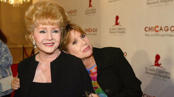 As estrelas de Hollywood Debbie Reynolds e Carrie Fisher, mãe e filha que morreram com apenas um dia de diferença nesta semana em Los Angeles, serão enterradas lado a lado e terão um funeral conjunto, informou a família; Todd Fischer, filho de Debbie e irmão mais novo de Carrie, disse na sexta-feira que uma imagem que ele viu de beija-flores no cemitério Forest Lawn Memorial Park, em Hollywood Hills, foi definitiva para escolher o lugar ideal para o enterro das duas atrizes