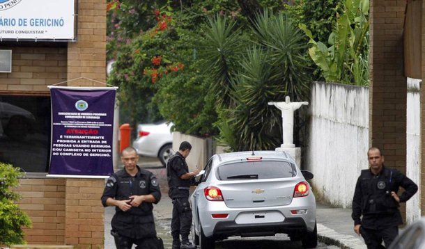 O registro é da Secretaria de Administração Penitenciária (Seap); o estado tem 51.113 presos para 27 mil vagas; dos dez detentos que morreram, sete ainda respondiam a processo, ou seja, sem condenação; as mortes vêm em um contexto no qual deficiências no sistema prisional brasileiro voltaram a ganhar destaque na imprensa após a morte de 89 detentos em Manaus (56), no último dia 2 - a rebelião começou no dia anterior - e em Roraima (33;) no dia 7, Paraíba, Alagoas e São Paulo também registram mortes; ONG internacional Human Rights Watch (HRW) bateu duro nas deficiências do sistema prisional brasileiro