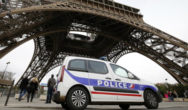 A polícia francesa prendeu um homem suspeito de ter planejado um ataque na noite de Ano Novo no país, disse uma fonte policial nesta quarta (28); duas outras pessoas, uma delas suspeita de ter planejado um ataque contra a polícia, foram presas em outra operação em Toulouse, no sudoeste do país