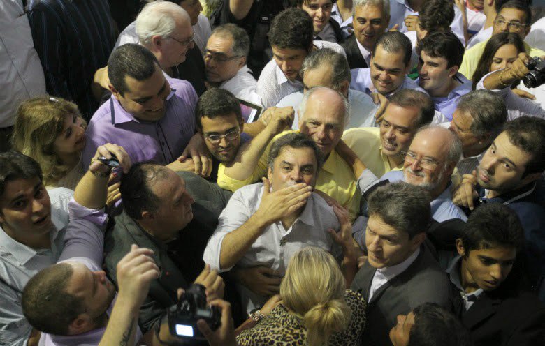 Mais de um ano após a sentença a Justiça de Minas Gerais determinou o bloqueio dos bens do tucano. O PSDB não emitiu nota como costumeiramente faz quando um petista é alvo de qualquer decisão judicial por corrupção. O foco agora é animar o mercado com a redução da taxa de juros em 0.75, que os tucanos propagam que só foi possível sem o PT no poder