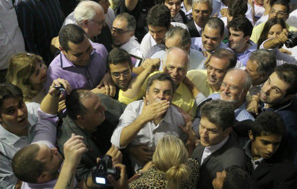 Mais de um ano após a sentença a Justiça de Minas Gerais determinou o bloqueio dos bens do tucano. O PSDB não emitiu nota como costumeiramente faz quando um petista é alvo de qualquer decisão judicial por corrupção. O foco agora é animar o mercado com a redução da taxa de juros em 0.75, que os tucanos propagam que só foi possível sem o PT no poder