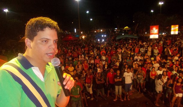 Projeto de lei do vereador Stélio Cordeiro (PSDB) propõe aumento nos salários de prefeito, vice-prefeito, secretários e sub secretário em percentuais que variam de 70% a 250%; ele foi eleito vice, no município de Pinheiro, na chapa de Luciano Genésio (PP); caso aprovado, a partir de janeiro o salário dele passa de R$ 5.632,00 para R$ 14.187,00; o do prefeito pula de R$ 13.180,00 para R$ 20.807,60 e será o gestor mais bem pago do Maranhão, com rendimento superior ao do governador