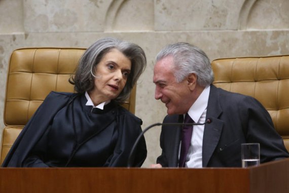 A presidente do Supremo disse que “não há urgência” no pedido para que a nova Lei das Teles seja apreciada no plenário do Senado e não apenas nas comissões onde foi aprovada; "É inacreditável que 'não haja urgência' em algo desta grandeza", protesta o jornalista Fernando Brito, do Tijolaço; "Mesmo que fosse correto o 'desconto' que a Anatel estima no valor, para R$ 20 bilhões de reais, é uma bolada. 100 ou 20 bilhões, uma vergonha. Que, claro, não é urgente deter"