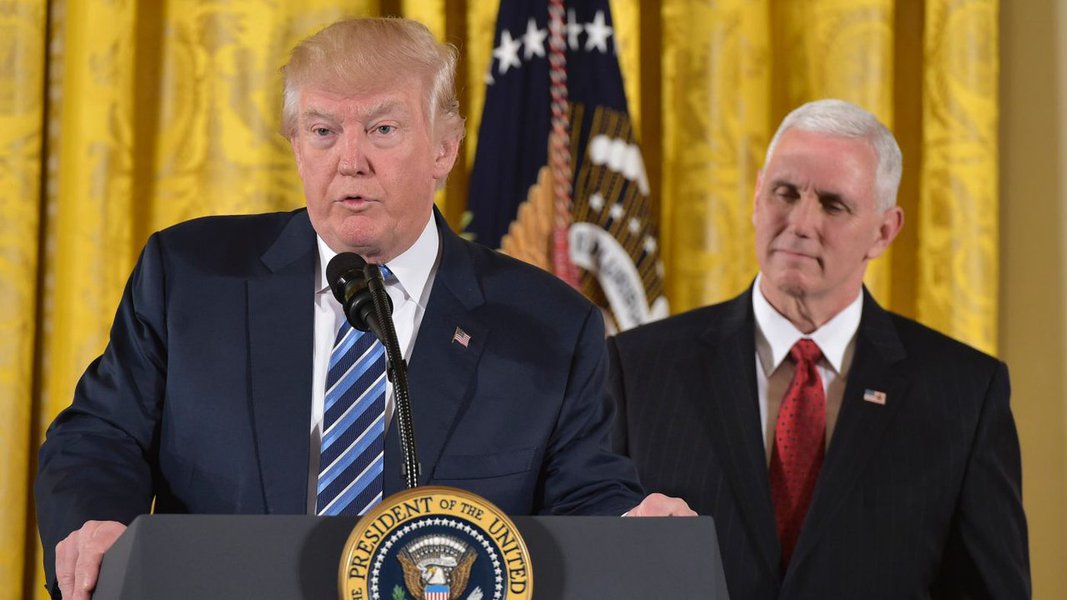 Domínio republicano em Washington leva a crer que as divergências partidárias só irão se aprofundar, ao menos durante os dois próximos anos até as próximas eleições parlamentares; "Não há dúvida de que Trump exacerbou as divisões que já existiam nos Estados Unidos em temas importantes, que vão da segurança nacional aos direitos civis e à mudança climática", disse Wendy Schiller, professora de ciência política da Universidade Brown; "Dividir o país é uma receita para se vencer eleições, mas não é uma receita para um governo bem-sucedido"