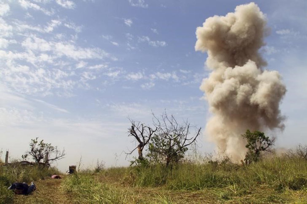 Fumaça na província síria de Latakia. 27/04/2015 REUTERS/Ammar Abdullah