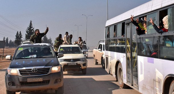 "Trata-se de mais de 100 mil pessoas que foram evacuadas de Aleppo… Quero sublinhar que esta é a maior ação humanitária internacional realizada no mundo contemporâneo", disse Vladimir Putin, em entrevista coletiva