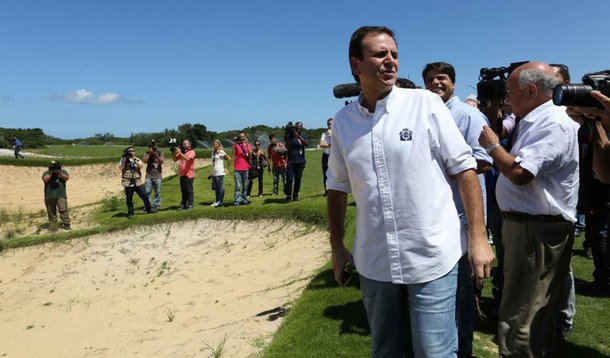 Após ação foi ajuizada pelo Ministério Público do Rio, a Justiça decretou nesta sexta-feira 9 o bloqueio dos bens do prefeito Eduardo Paes (PMDB); ele é acusado de improbidade administrativa na construção do Campo de Golfe Olímpico da Barra da Tijuca