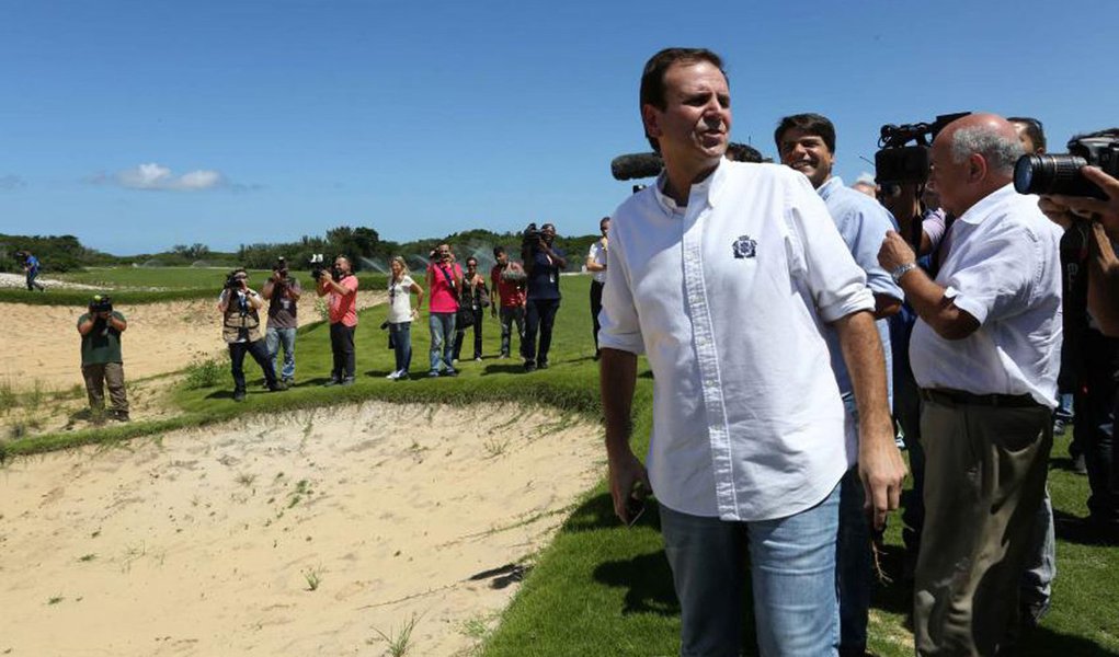 Após ação foi ajuizada pelo Ministério Público do Rio, a Justiça decretou nesta sexta-feira 9 o bloqueio dos bens do prefeito Eduardo Paes (PMDB); ele é acusado de improbidade administrativa na construção do Campo de Golfe Olímpico da Barra da Tijuca